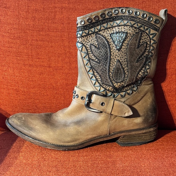 Embroidered Italian Leather Studded Western Boot in Tan Size 40 - Picture 1 of 16